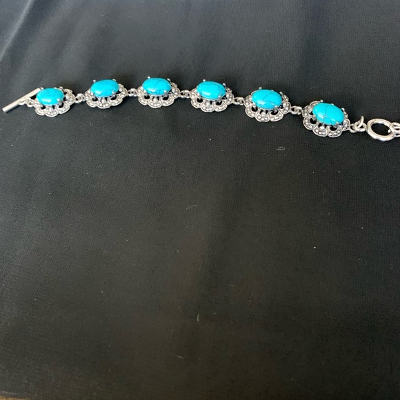 Simulated Turquoise wrapped in silver-tone setting. - Picture 3 of 5